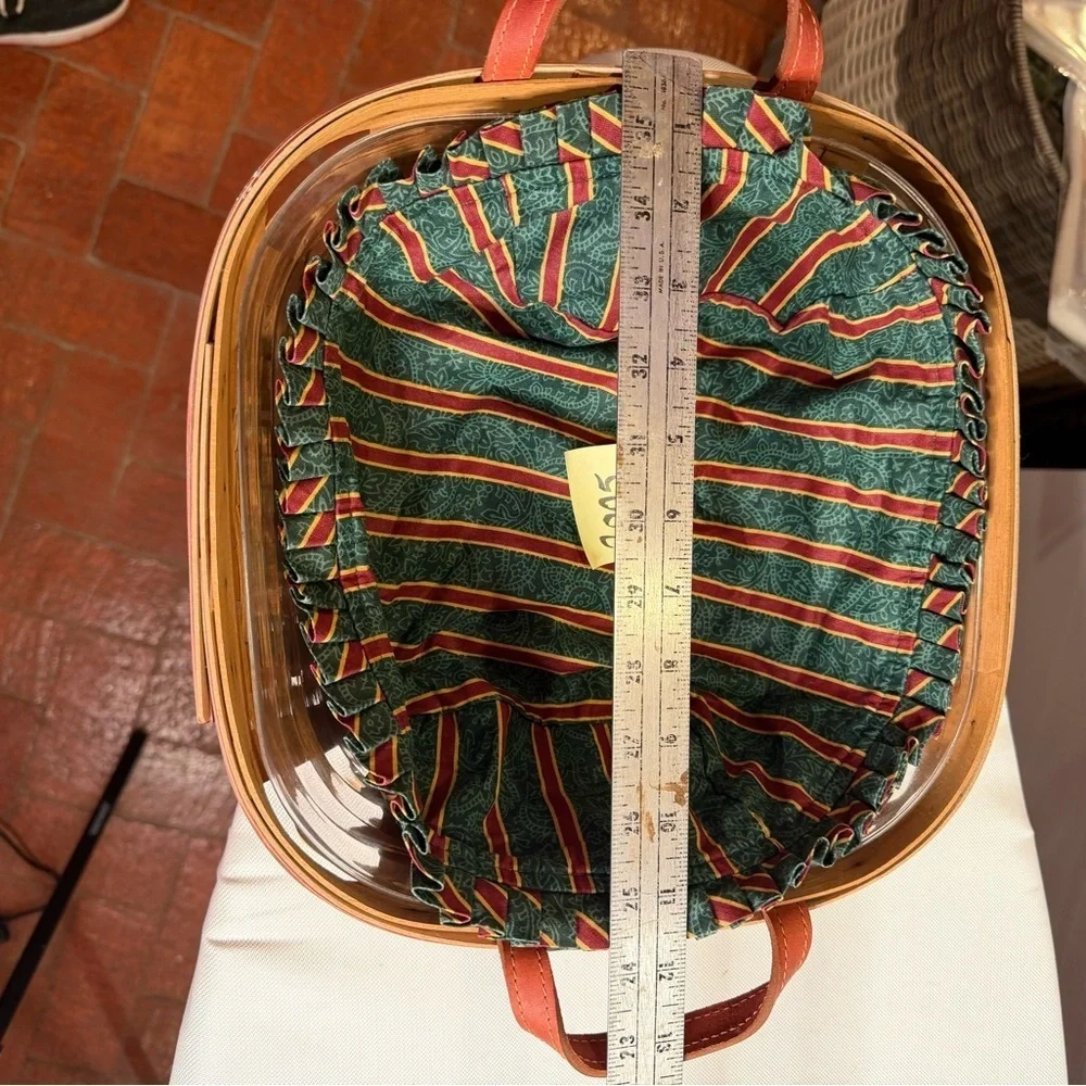 Longaberger square Handwoven Basket w Plastic Insert 2005 Holiday Edition